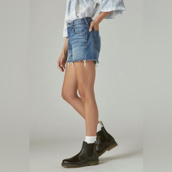 Lucky Brand Mom High Rise Denim Shorts Frayed Hem Button Fly - Size 0/25 - Picture 3 of 15